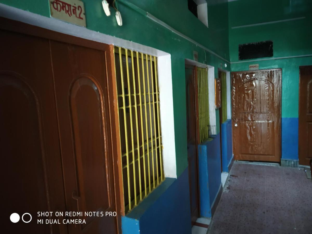 Hotel Yatri Niwas Varanasi Exterior photo